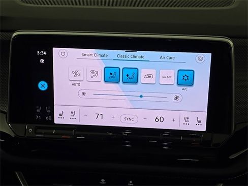 Used 2024 Volkswagen Atlas Cross Sport SEL image 21