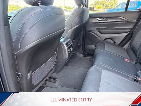 Used 2024 Jeep Grand Cherokee Laredo X AWD/4WD image 13