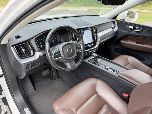 Used 2018 Volvo XC60 T5 Momentum w/ Convenience Package AWD/4WD image 14