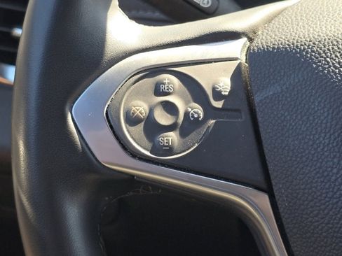 Used 2023 Chevrolet Traverse LT image 23