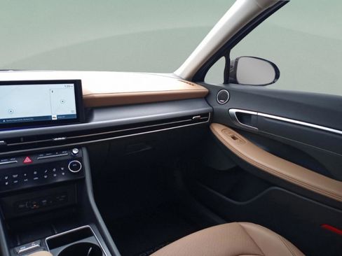 Used 2025 Hyundai Sonata Limited image 11