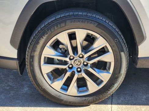 Used 2022 Toyota RAV4 Limited image 18