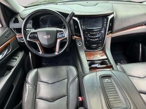 Used 2019 Cadillac Escalade ESV Luxury AWD/4WD image 7