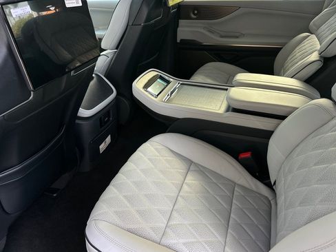 New 2026 Lincoln Navigator L Black Label AWD/4WD image 11