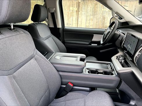 Certified 2025 Ford Expedition Active RWD image 9
