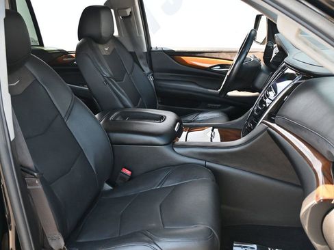 Used 2016 Cadillac Escalade Luxury RWD image 12