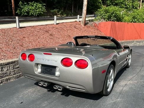 Used 2000 Chevrolet Corvette Convertible RWD image 9