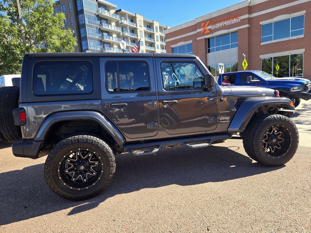 Used 2019 Jeep Wrangler Unlimited Sahara AWD/4WD image 11