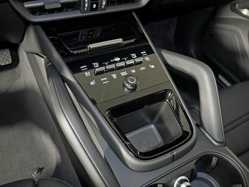 Certified 2026 Porsche Cayenne Coupe AWD/4WD image 30