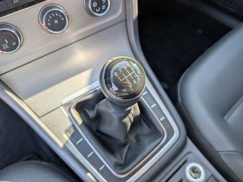 Used 2015 Volkswagen Golf TDI S image 16