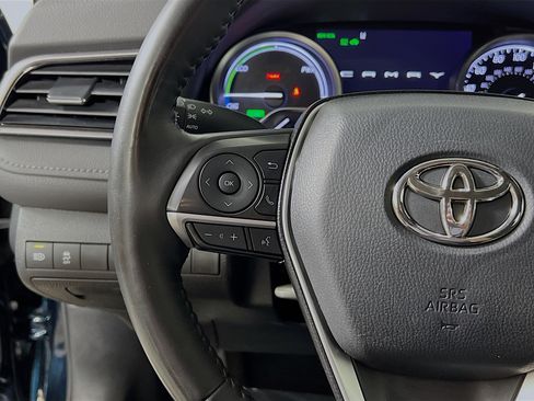 Used 2021 Toyota Camry XLE w/ Cold Weather Package image 19