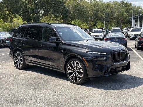 Used 2025 BMW X7 M60i w/ M Sport Professional Package AWD/4WD image 2