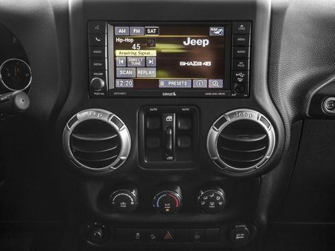 Used 2016 Jeep Wrangler Unlimited Rubicon image 14