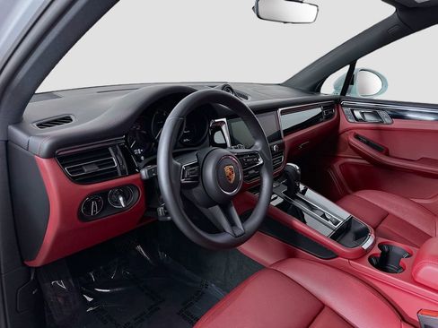 Certified 2026 Porsche Macan AWD/4WD image 4