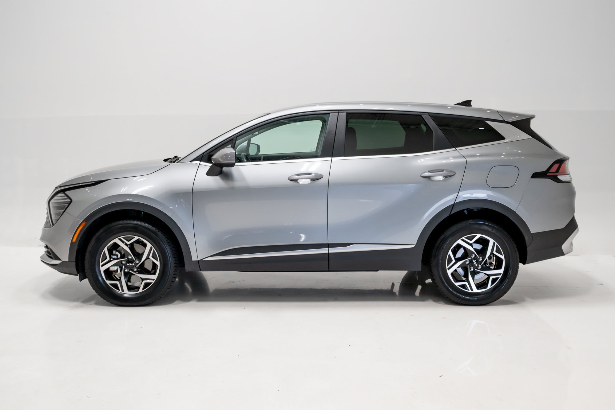 Used 2024 Kia Sportage LX AWD/4WD image 29