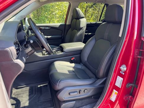 Certified 2025 Honda Pilot Touring image 10
