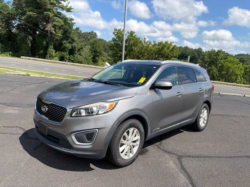 Used 2017 Kia Sorento AWD image 4