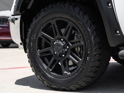 Used 2018 Toyota Tundra SR5 w/ SR5 Upgrade Package AWD/4WD image 54