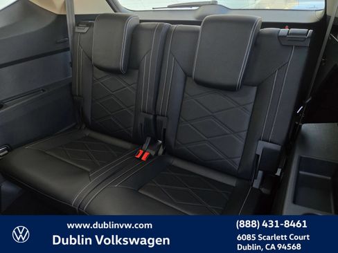 Used 2024 Volkswagen Atlas SE FWD image 25