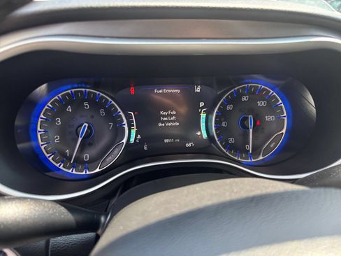 Used 2024 Chrysler Pacifica Touring-L FWD image 42