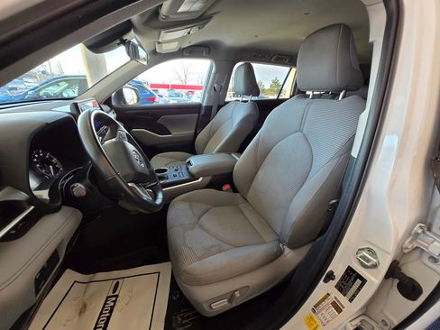 Used 2023 Toyota Highlander LE image 11