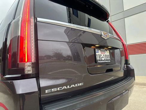 Used 2016 Cadillac Escalade Luxury image 13