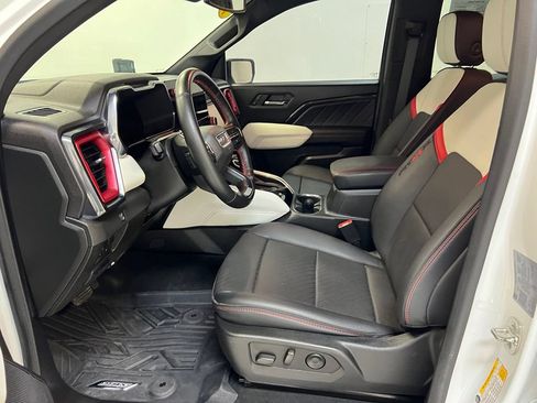 Used 2024 GMC Canyon AT4X AWD/4WD image 15