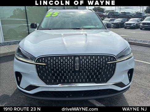 Certified 2025 Lincoln Aviator AWD image 11