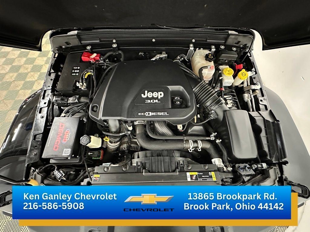 Used 2022 Jeep Wrangler Unlimited Sahara w/ LED Lighting Group AWD/4WD image 26