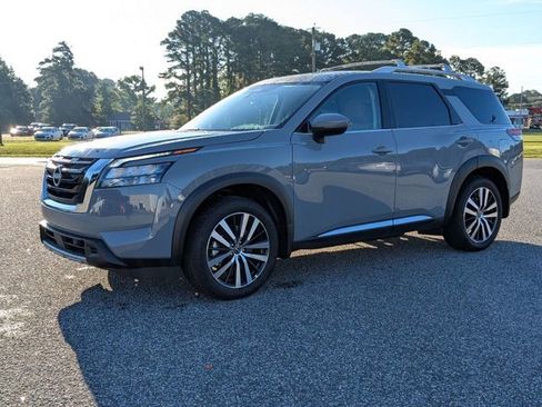 New 2025 Nissan Pathfinder Platinum w/ Cargo Package image 8