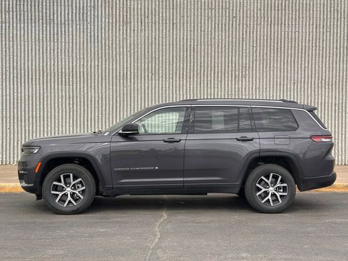 Used 2023 Jeep Grand Cherokee L Limited image 2