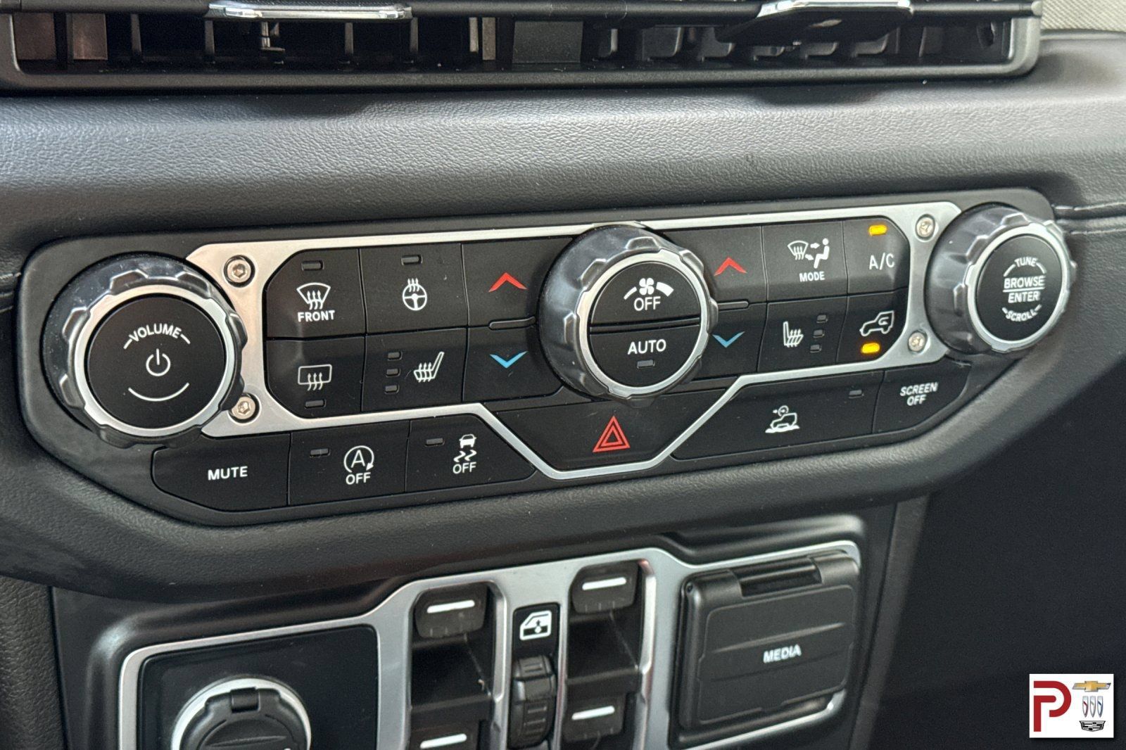 Used 2024 Jeep Wrangler Unlimited Sahara AWD/4WD image 23
