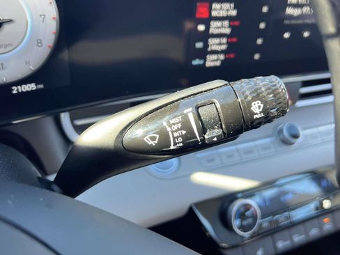 Used 2023 Hyundai Elantra Limited image 29