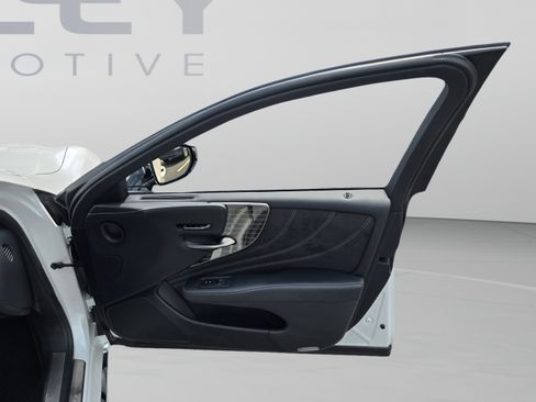 Used 2019 Lexus LS 500 w/ Accessory Package (Z1) RWD image 21