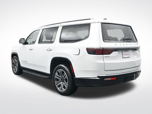 Used 2024 Jeep Wagoneer Series II w/ Flexible Seating Group RWD image 9