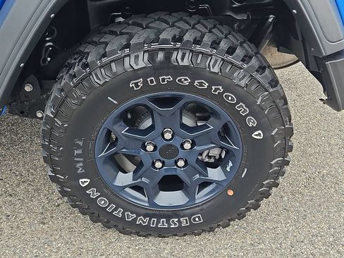 Used 2023 Jeep Wrangler Unlimited w/ Cold Weather Group AWD/4WD image 8