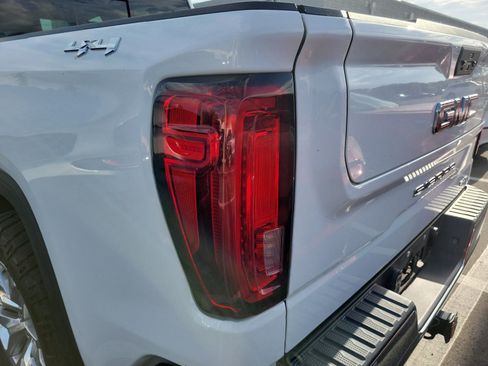 Used 2019 GMC Sierra 1500 SLT w/ SLT Premium Package AWD/4WD image 9