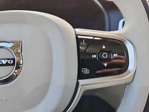 Certified 2025 Volvo XC90 B6 Ultra w/ Lounge Package image 27