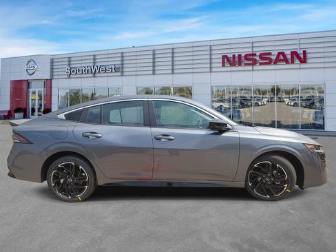 New 2027 Nissan Sentra SR w/ Floor Mat Package FWD image 4