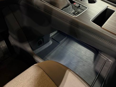 Used 2024 Toyota Sienna LE image 19