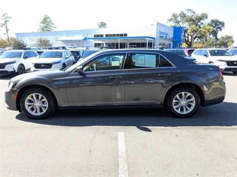 Used 2023 Chrysler 300 Touring image 11