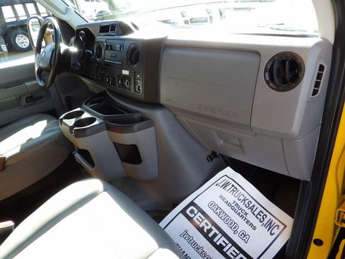 Used 2016 Ford E-350 and Econoline 350 Super Duty image 23