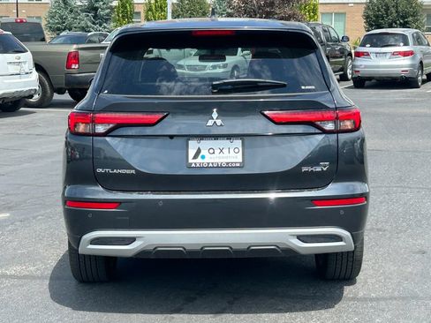 Used 2025 Mitsubishi Outlander 4WD Plug-In Hybrid image 6