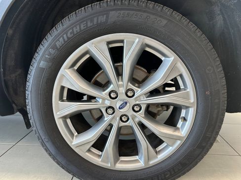 Used 2023 Ford Explorer XLT w/ Equipment Group 202A image 8