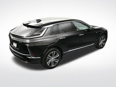 Used 2025 Cadillac Lyriq Luxury AWD/4WD image 20