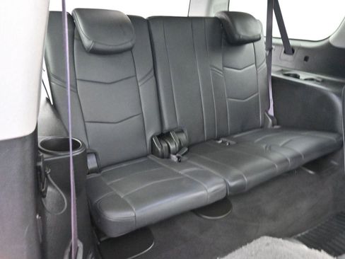 Used 2017 Cadillac Escalade ESV Luxury image 40