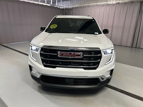 Used 2025 GMC Acadia Elevation image 2