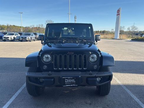 Used 2017 Jeep Wrangler Unlimited Sahara AWD/4WD image 3