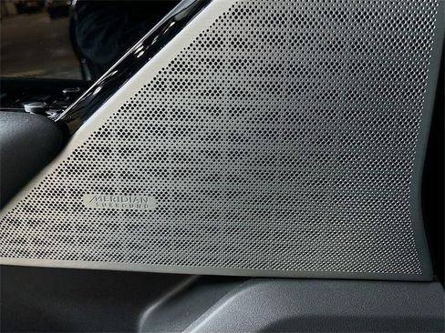 Certified 2023 Land Rover Range Rover Velar R-Dynamic S image 21