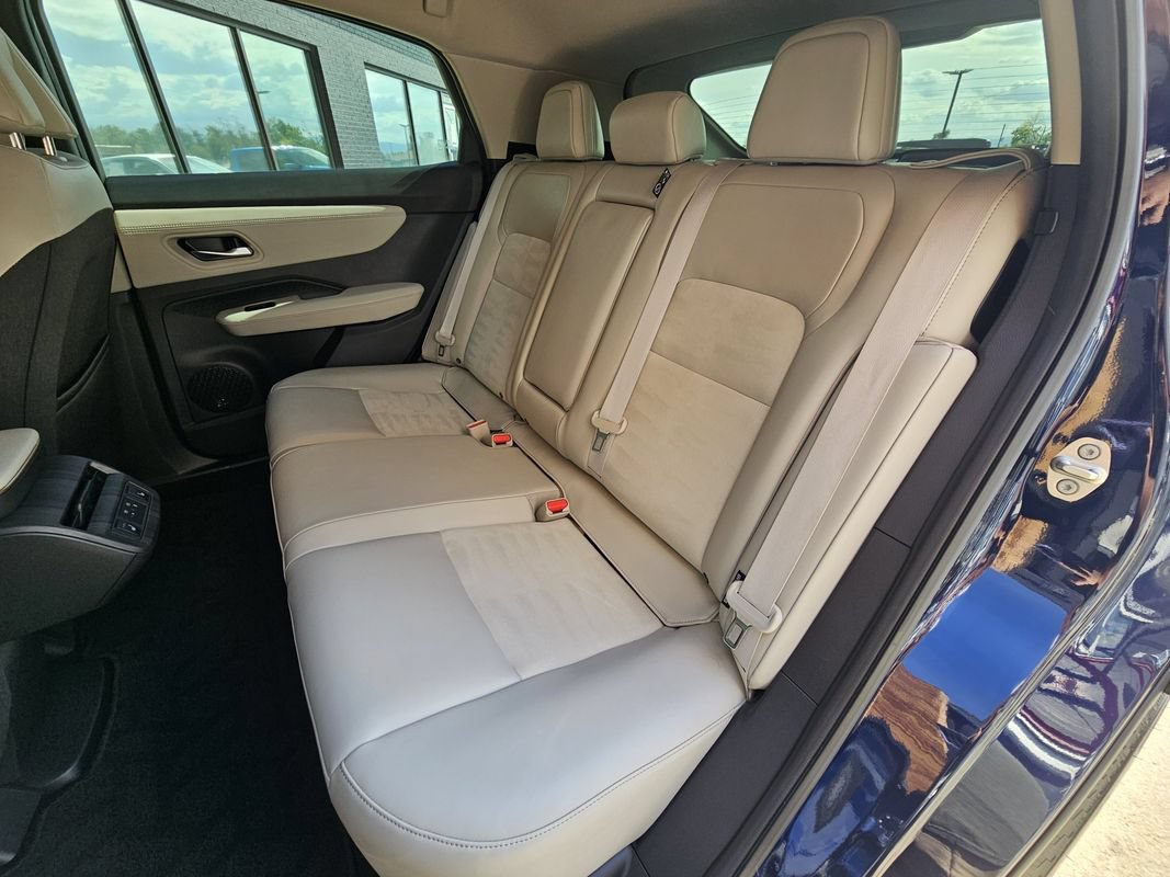 Used 2024 Nissan Ariya AWD image 18